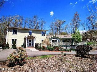 140 Eastwood Dr, Greentown, PA 18426