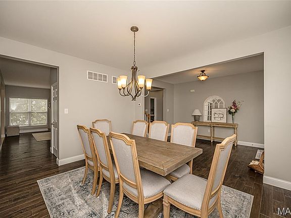 3rd image of 18 Kings Crossing Ct