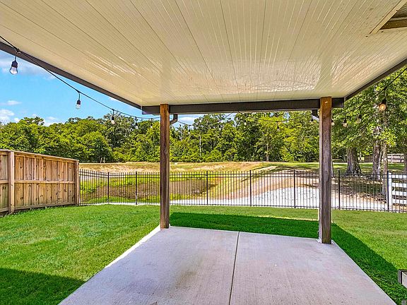 2nd image of 3832 Villa Michel Dr
