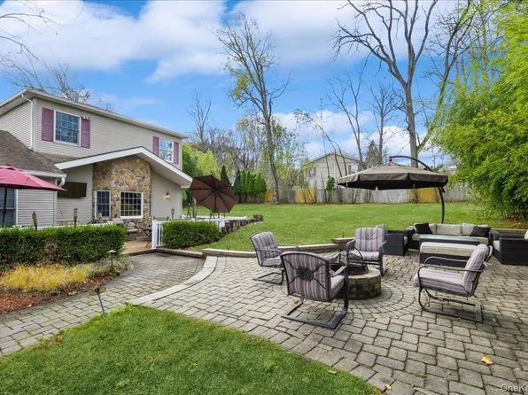 25 Foxwood Road, West Nyack, NY 10994