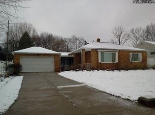 11 Tudor Ave, Bedford, OH 44146