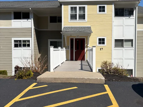 17 E Beacon Vlg, Burlington, MA 01803
