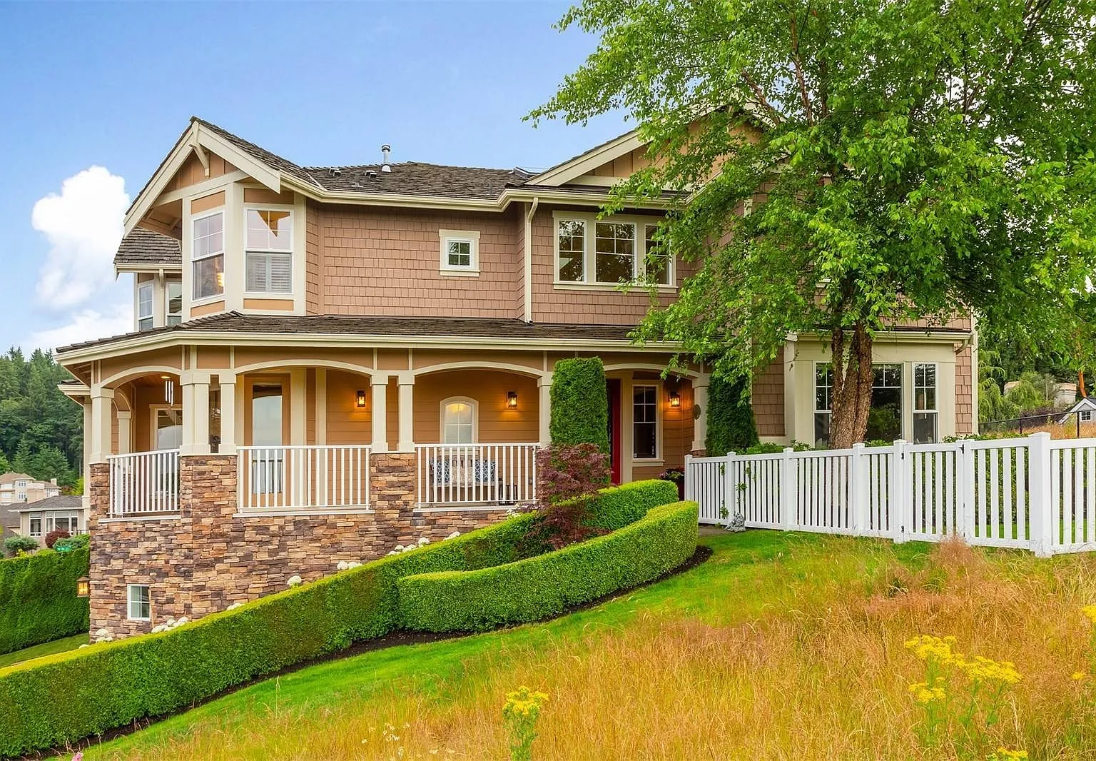 Impeccably Maintained Home, Unbeatable Views From Almost Every Room! — Photo 2