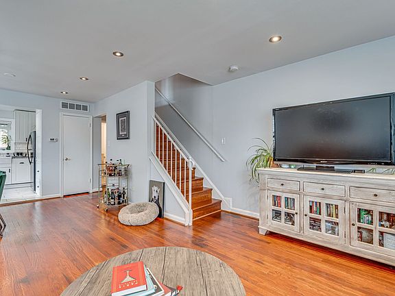 3rd image of 4113 Usher Ave