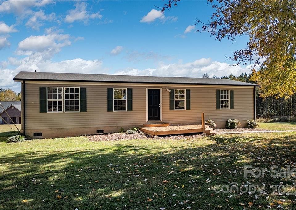 1st image of 114 Flora Ln NE