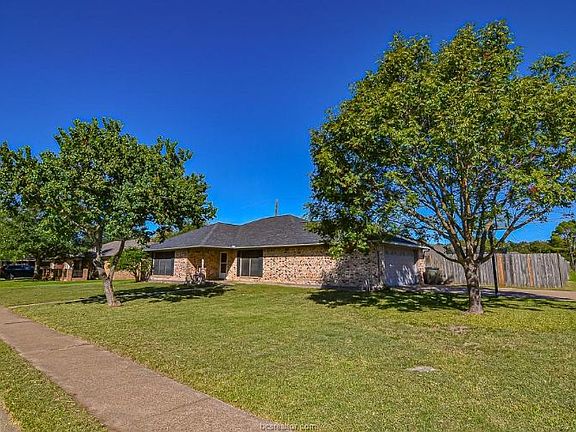2nd image of 3700 Ravenwood Dr