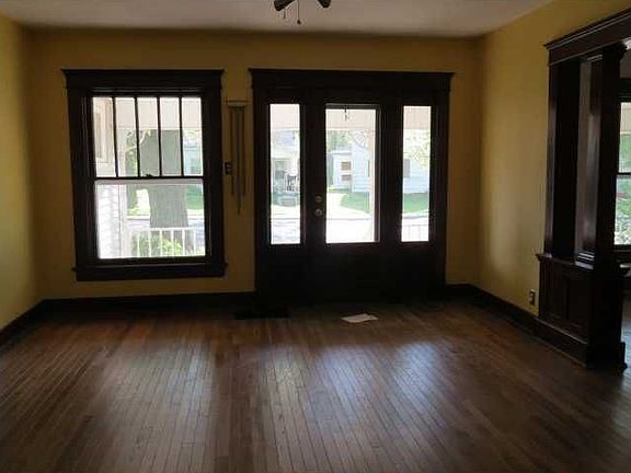 2nd image of 527 N Plum St