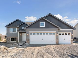 2553 Coldwater Xing, Mayer, MN 55360