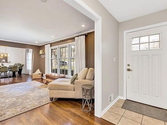 4th image of 8016 Juniper Dr