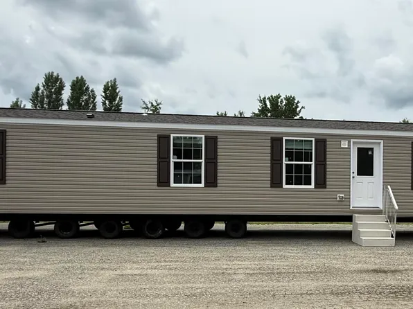 9 Michaels Way, Paris, ME 04281