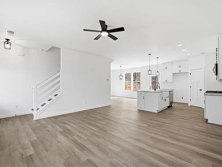 91 Smith And Wesson Way — Photo 20
