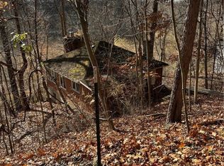 360 Lakewood Gardens Rd, New Castle, PA 16105