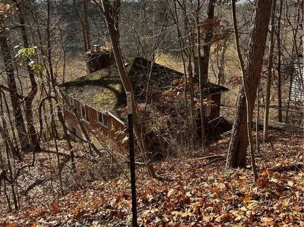 360 Lakewood Gardens Rd, New Castle, PA 16105