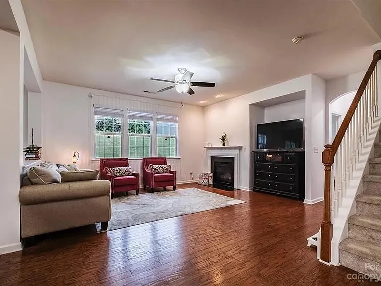 10034 Paxton Run Rd — Photo 7