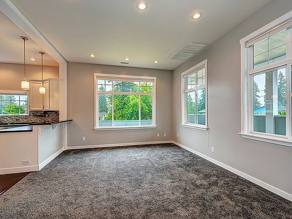 5th image of 2229 Jackson Ave Unit A