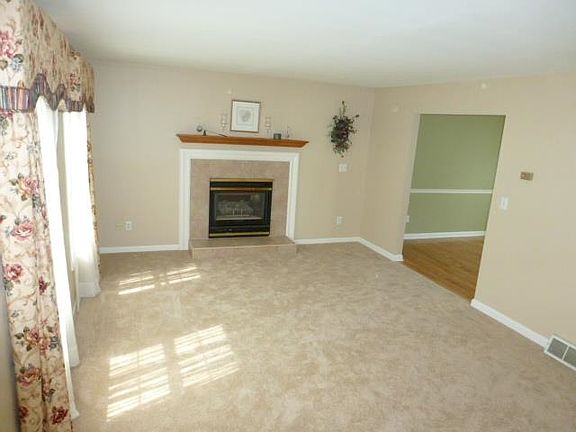 4th image of 9 Heather Dr