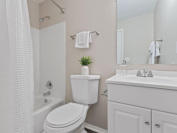 5th image of 12000 Lawnview Ave #4