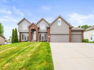 15102 Boyd St, Omaha, NE 68116