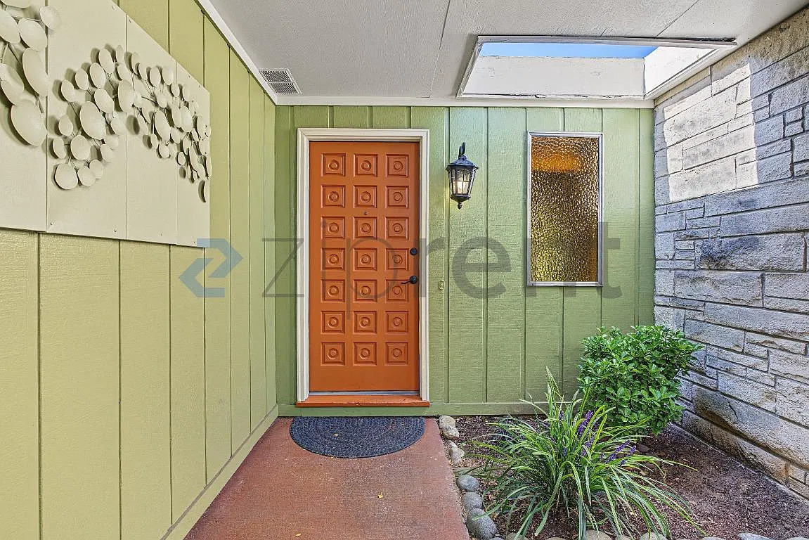 3 bed, 1300 sqft, $2,450 — Photo 3
