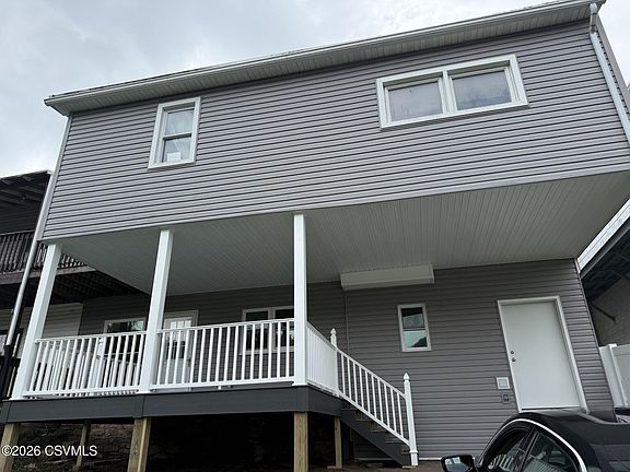 2nd image of 825 1/2 W Shamokin St