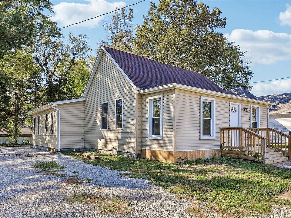 1st image of 530 E Edwards St
