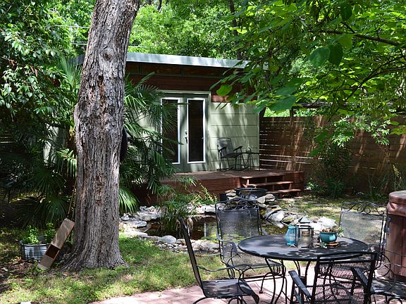 Separate studio -- heat/ac, hot tub