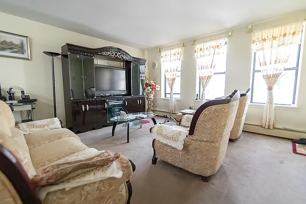 Sold by Greenpoint Properties | media 12