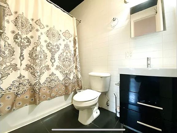 5th image of 1491 Gates Ave #3B