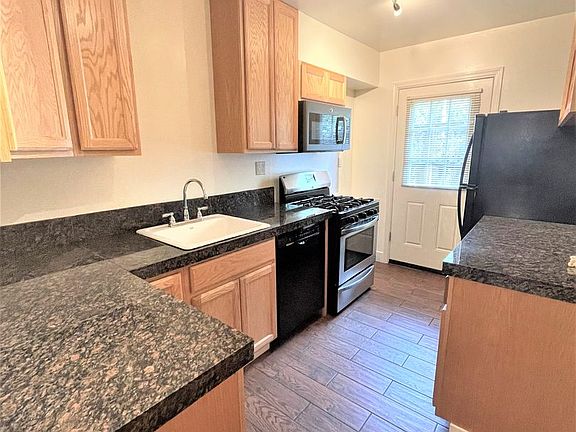 5th image of 2120-2128 NE 12th Ave #2122