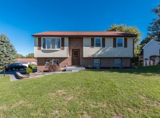 13 Park St, Akron, PA 17501