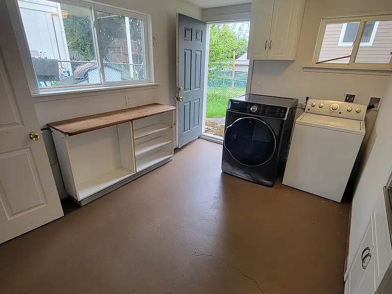 1212 Evans Ave W — Photo 27