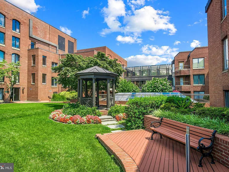 1080 Wisconsin Ave NW #405 — Photo 4