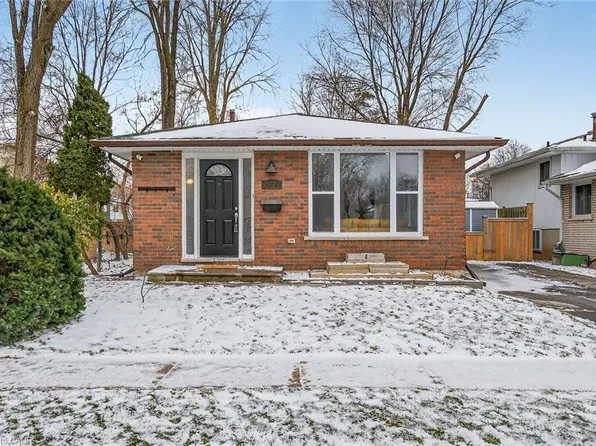 3075 Empire Pl, Niagara Falls, ON L2J 3L7