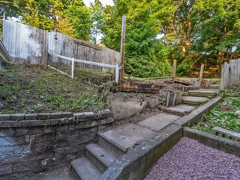 439 W Church St — Photo 44