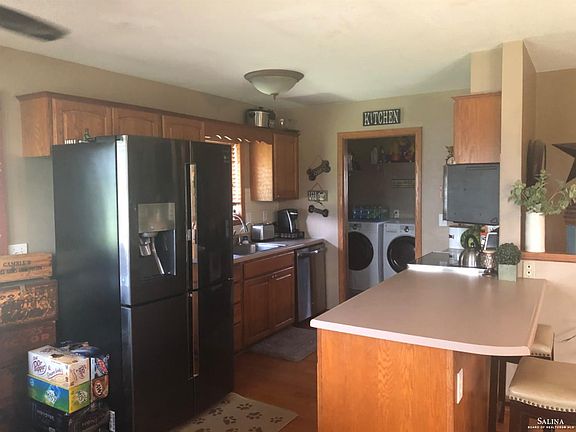 3rd image of 825 1700th Ave