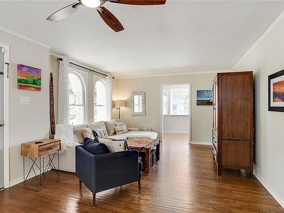 3rd image of 5500 Fontainebleau Dr