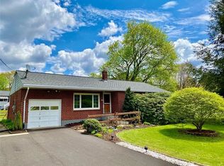 100 Susan Ct, Vestal, NY