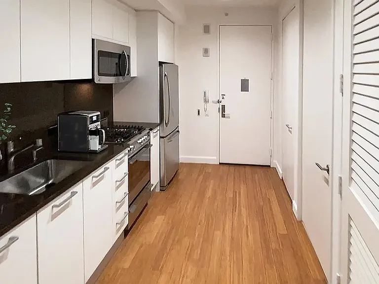330 W 39th St #5L — Photo 2