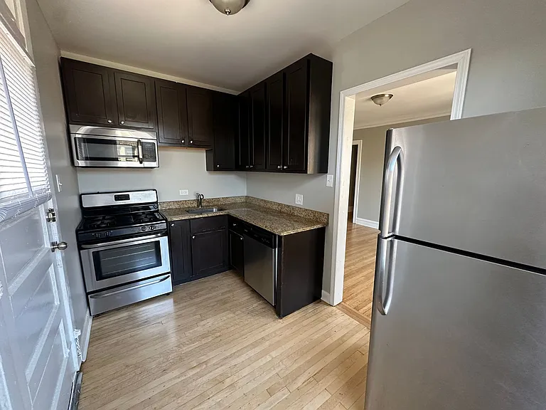 2339 W Rosemont Ave #3 — Photo 6