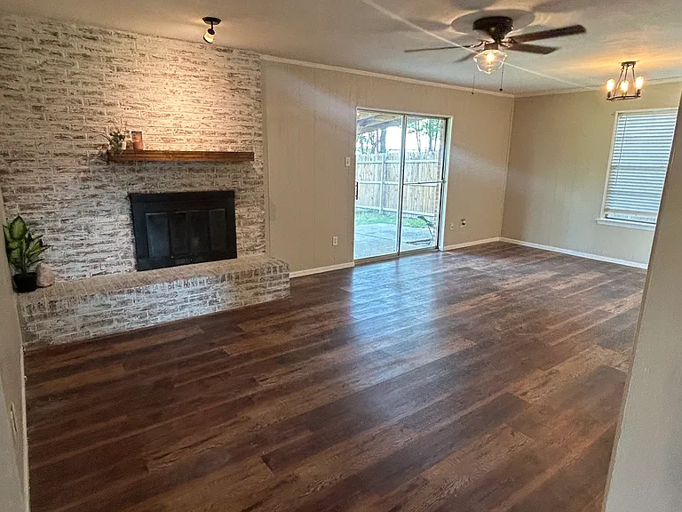 7413 Meadow Dale Dr — Photo 4