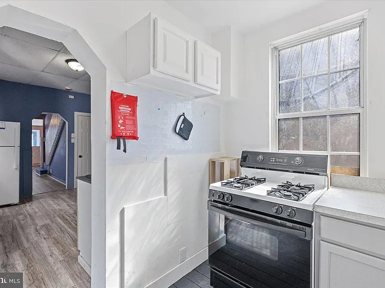 231 S Broadway — Photo 10