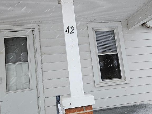 2nd image of 42 N River St