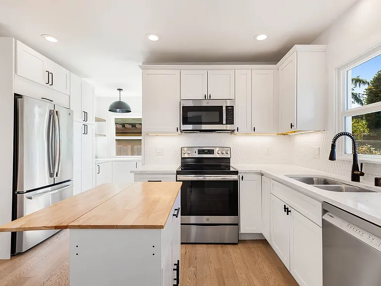 4143 SW Kenyon St — Photo 16