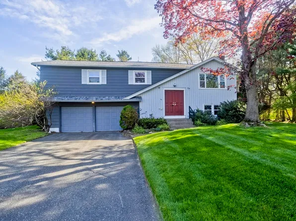 24 Willow Brook Dr, Agawam, MA 01001