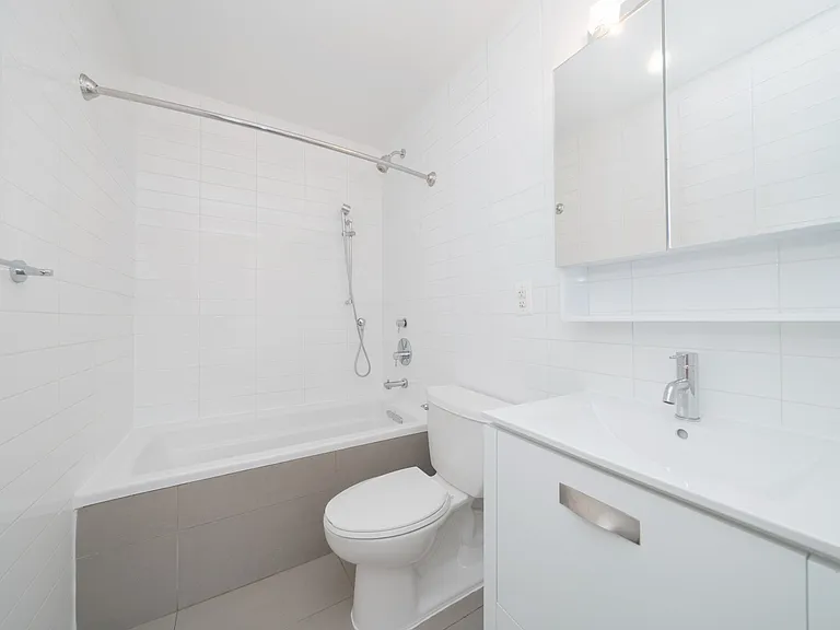 250 W 19th St #5B — Photo 6