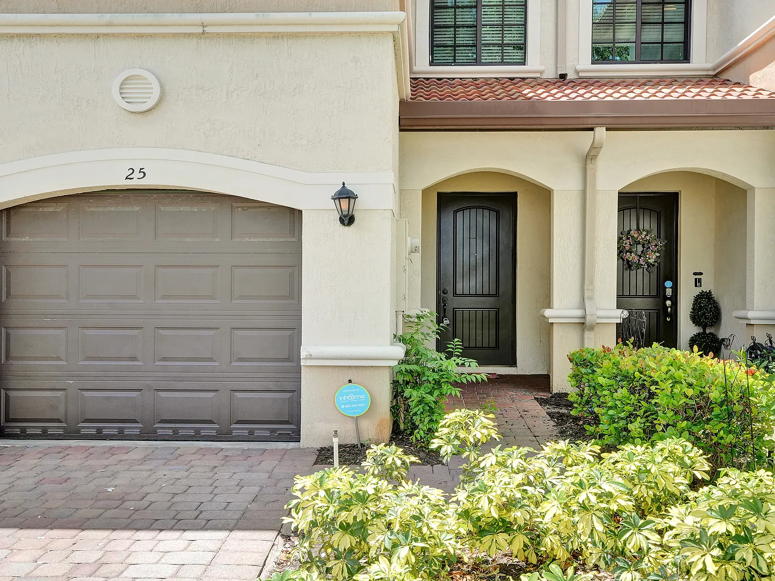 3 bed, 2.5 bath, 1303 sqft, $3,300 — Photo 2