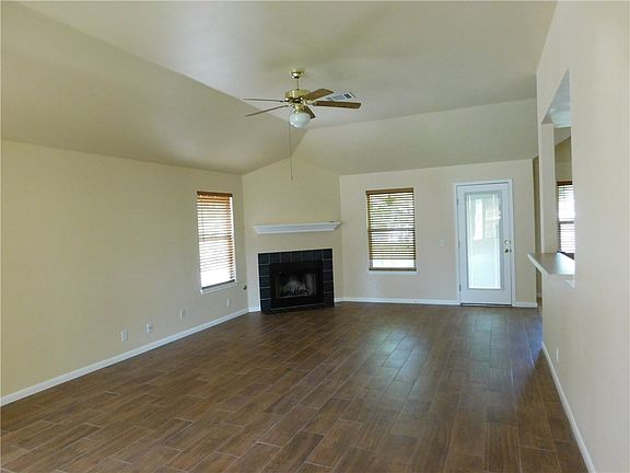 4th image of 13901 Greinert Dr