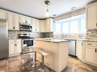 7516 Old Chapel Dr, Bowie, MD 20715
