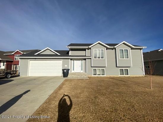 1259 6th St E Dickinson Nd 58601 Mls 20 1469 Zillow