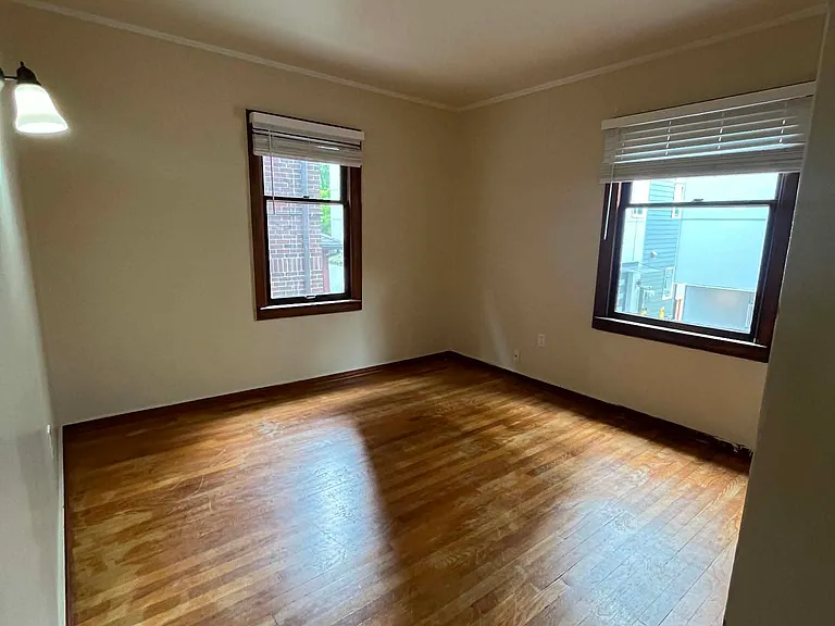 Brentwood Apartments — Photo 7
